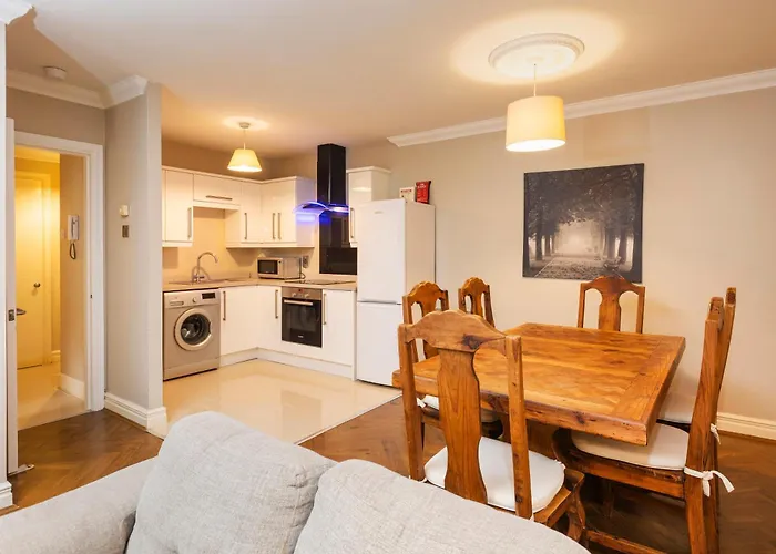 The Picasso - Trendy 2 Bd Ap- 4 - Super Fast Wifi