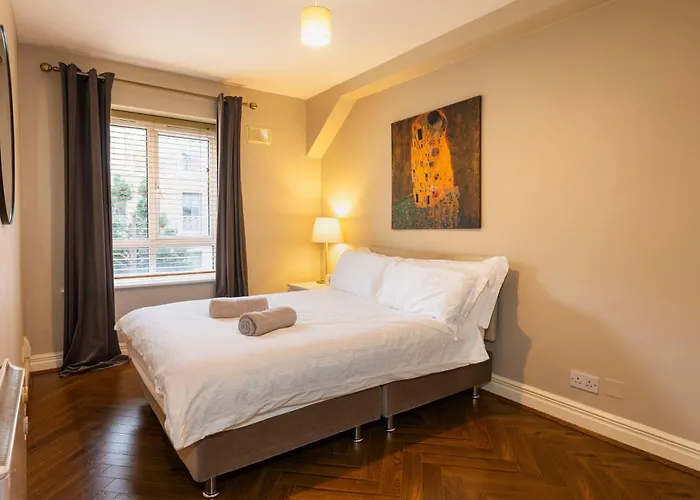 The Picasso - Trendy 2 Bd Ap- 4 - Super Fast Wifi Lägenhet *