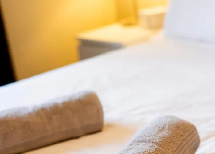 The Picasso - Trendy 2 Bd Ap- 4 - Super Fast Wifi *