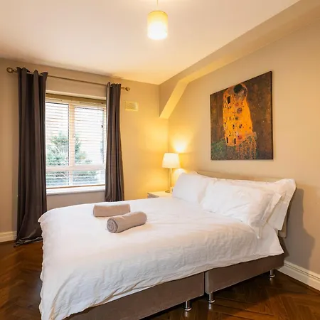 The Picasso - Trendy 2 Bd Ap- 4 - Super Fast Wifi Lägenhet