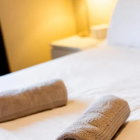 The Picasso - Trendy 2 Bd Ap- 4 - Super Fast Wifi *